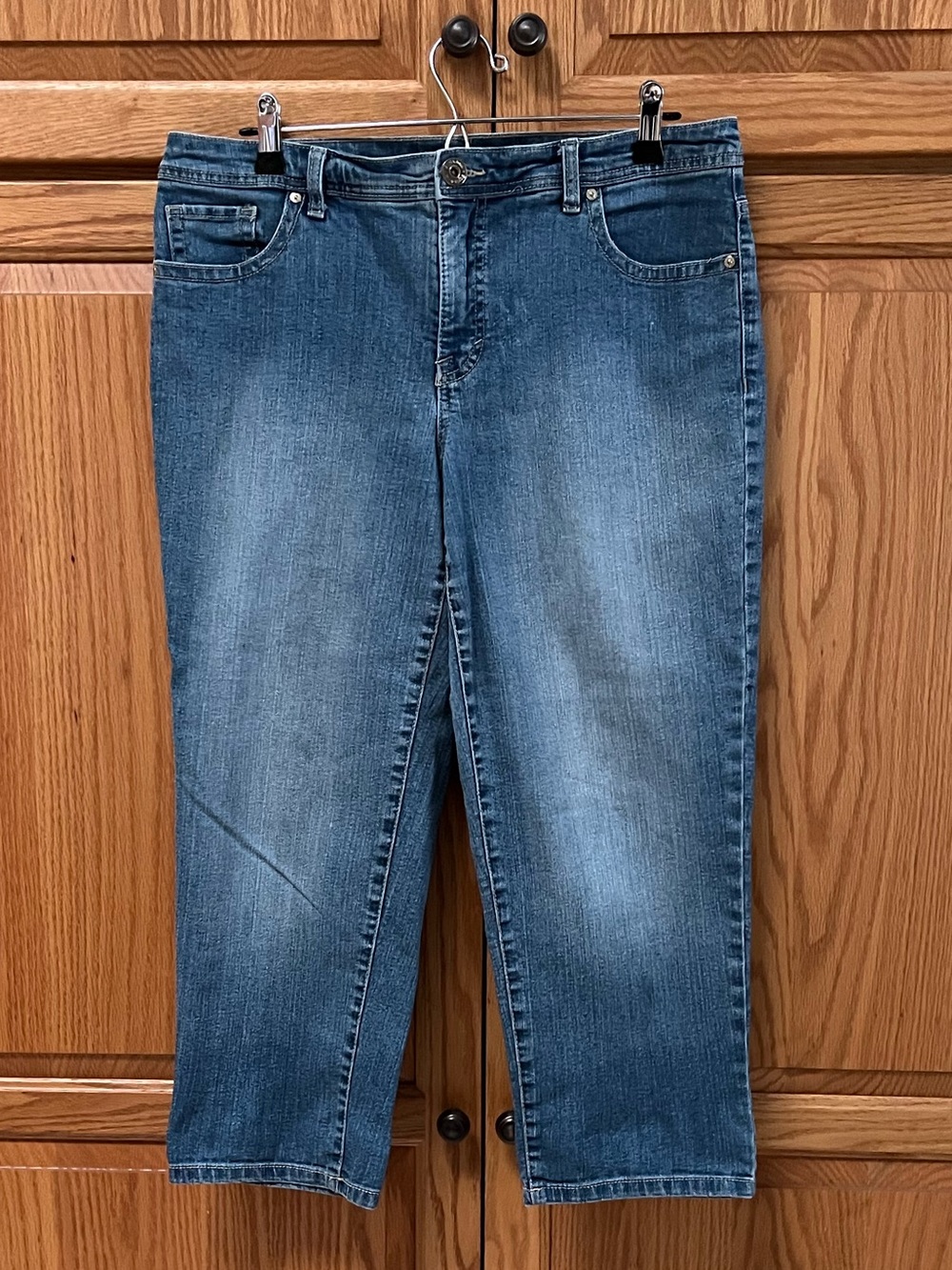 Style & Co Women’s Classic Blue Denim Capri Jeans, GUC, Size 12